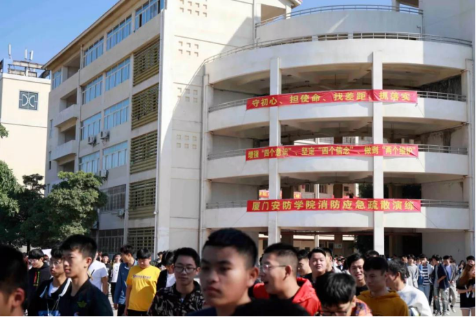 我院开展消防安全应急疏散演练110.png